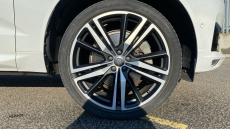 Volvo Xc60 2.0 B4D R DESIGN Pro 5dr AWD Geartronic Diesel Estate